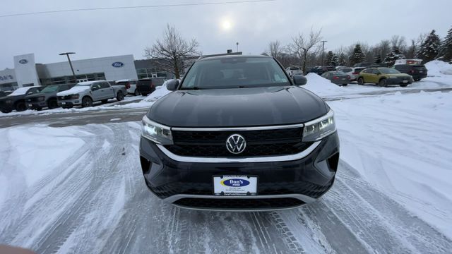 Thumbnail: 2022 Volkswagen Taos - 3