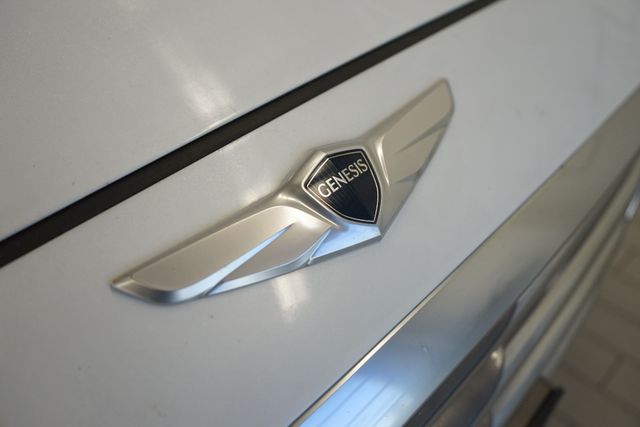 Thumbnail: 2015 Hyundai Genesis - 18