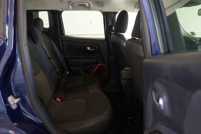 Thumbnail: 2016 Jeep Renegade - 31