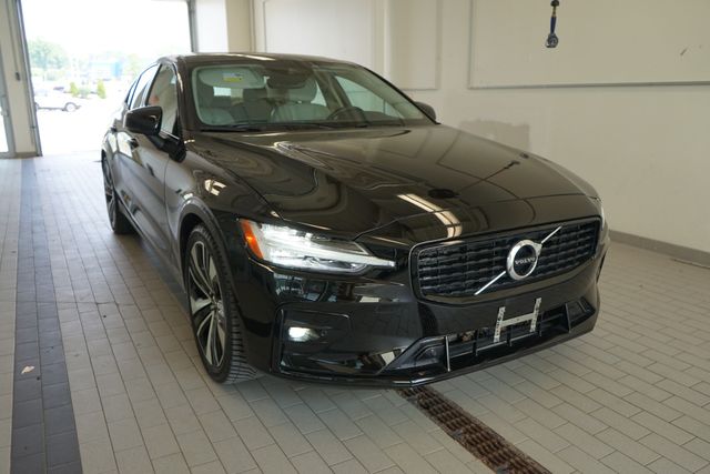 Thumbnail: 2022 Volvo S60 - 17