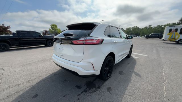 2022 Ford Edge  9