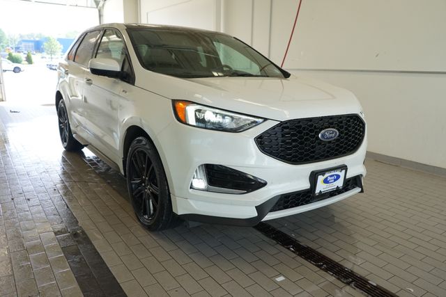 2022 Ford Edge  16