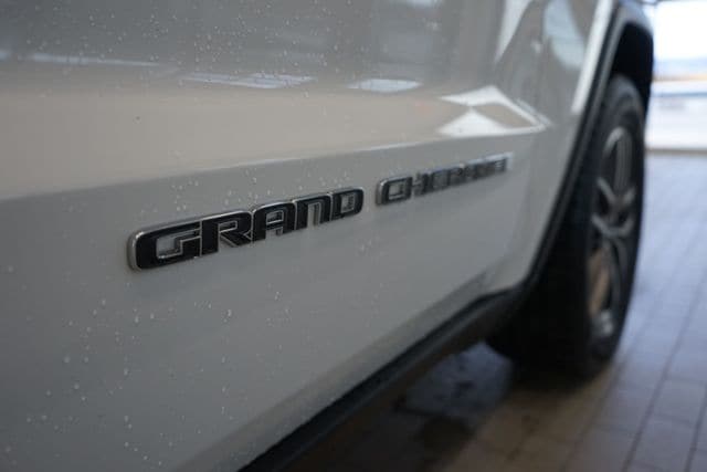 Thumbnail: 2020 Jeep Grand Cherokee - 14