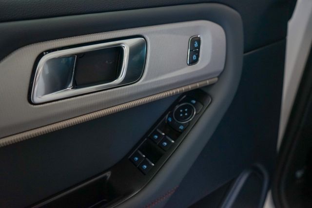 2025 Ford Explorer Active 12