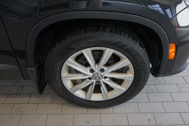 Thumbnail: 2015 Volkswagen Tiguan - 15