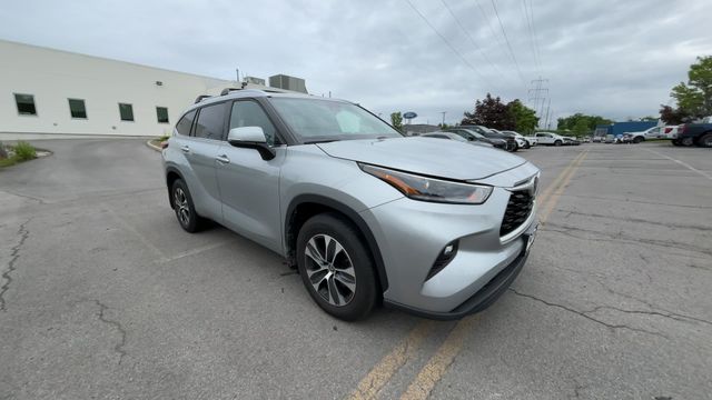 2021 Toyota Highlander XLE 2