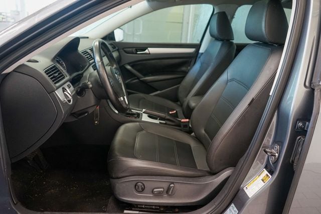 Thumbnail: 2013 Volkswagen Passat - 11