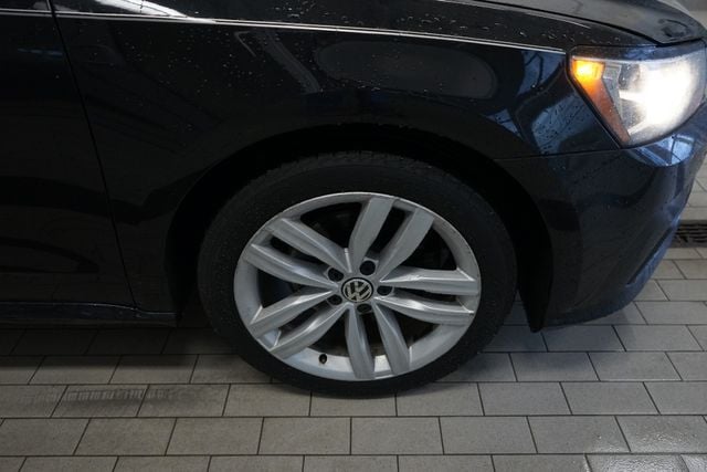 Thumbnail: 2019 Volkswagen Passat - 14