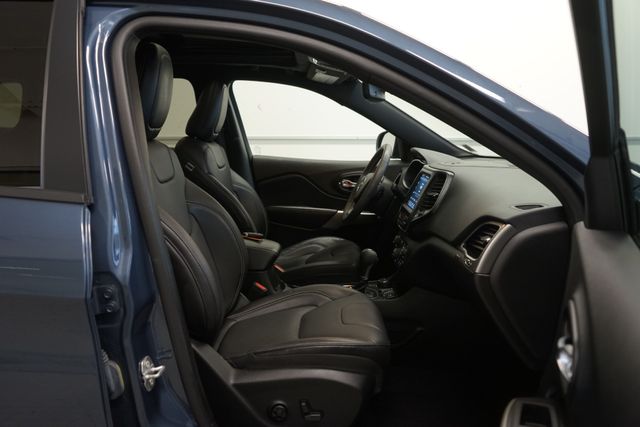 Thumbnail: 2021 Jeep Cherokee - 32