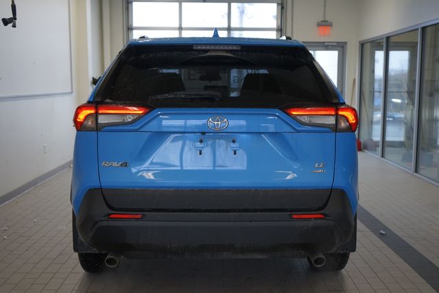 Thumbnail: 2021 Toyota RAV4 - 12