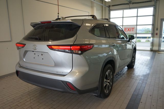 2021 Toyota Highlander XLE 13