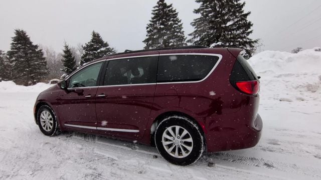Thumbnail: 2017 Chrysler Pacifica - 7