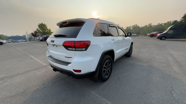 Thumbnail: 2020 Jeep Grand Cherokee - 9
