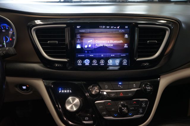 Thumbnail: 2017 Chrysler Pacifica - 21