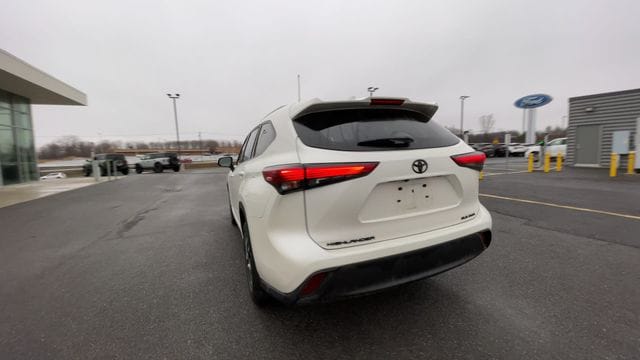 Thumbnail: 2021 Toyota Highlander - 8