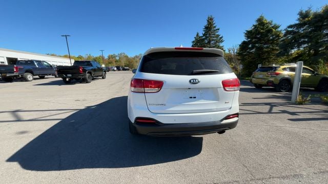 Thumbnail: 2017 Kia Sorento - 8