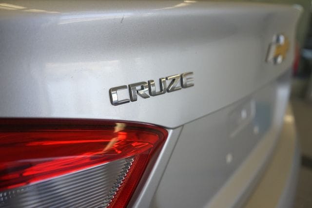 Thumbnail: 2018 Chevrolet Cruze - 12