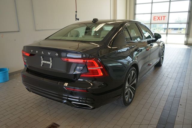 Thumbnail: 2022 Volvo S60 - 15