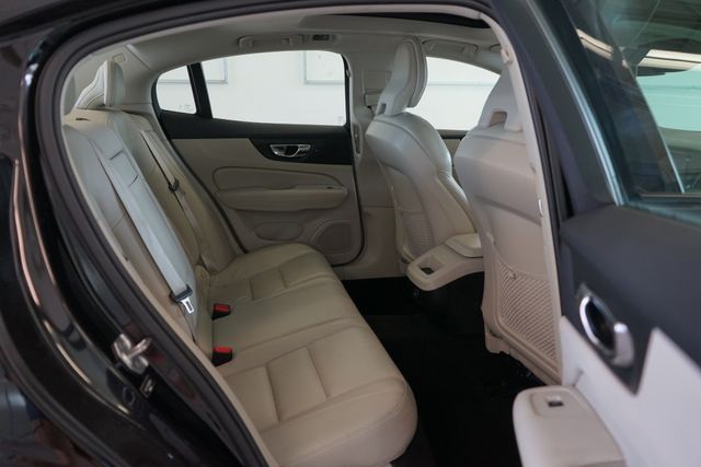 Thumbnail: 2022 Volvo S60 - 32