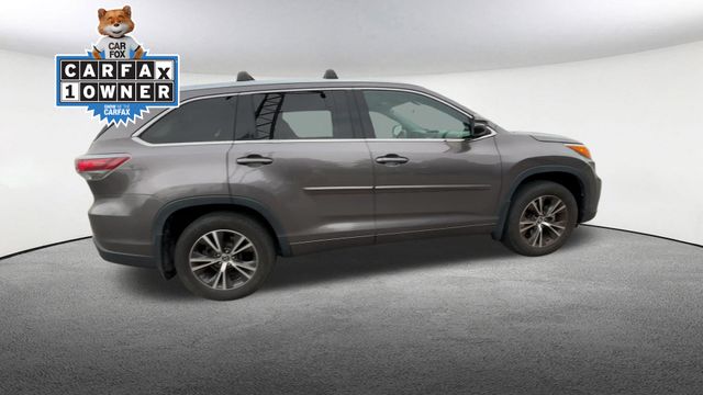 Thumbnail: 2016 Toyota Highlander - 9