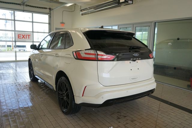2022 Ford Edge  11