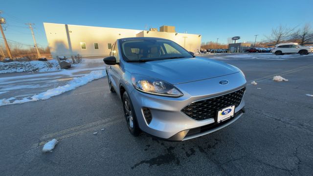 Thumbnail: 2022 Ford Escape - 3