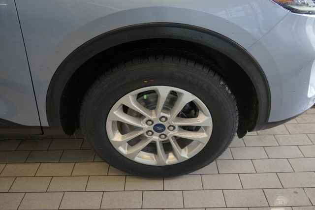 Thumbnail: 2022 Ford Escape - 15