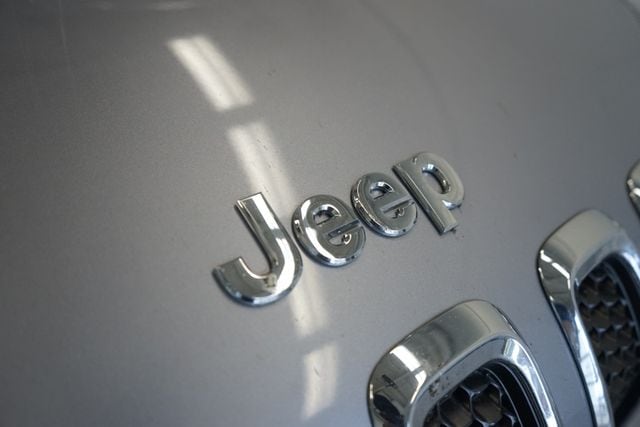 Thumbnail: 2018 Jeep Cherokee - 18