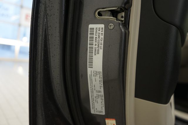 Thumbnail: 2022 Chrysler Voyager - 17