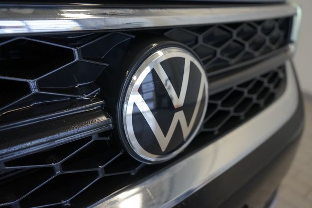 Thumbnail: 2022 Volkswagen Taos - 17