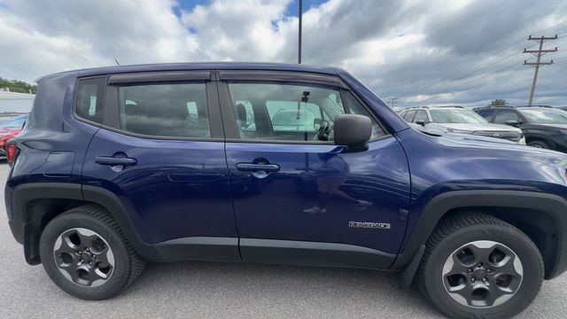 Thumbnail: 2016 Jeep Renegade - 10