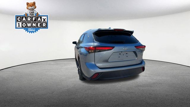Thumbnail: 2022 Toyota Highlander - 7
