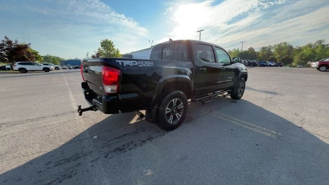Thumbnail: 2017 Toyota Tacoma - 9