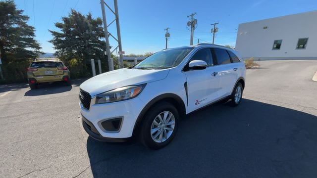 Thumbnail: 2017 Kia Sorento - 5