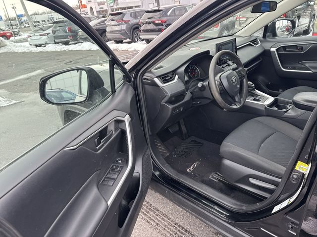 Thumbnail: 2021 Toyota RAV4 - 10