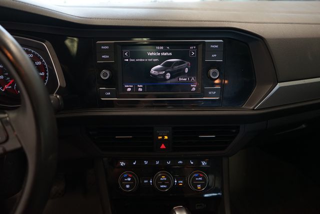 Thumbnail: 2019 Volkswagen Jetta - 21