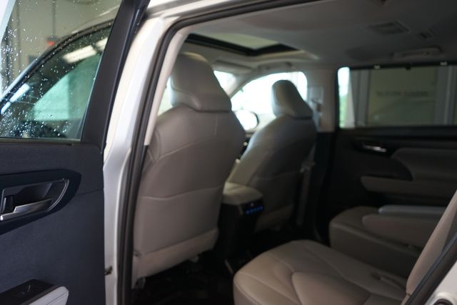 2021 Toyota Highlander XLE 27