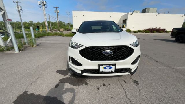 2022 Ford Edge  3