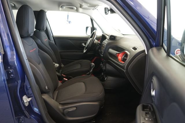 Thumbnail: 2016 Jeep Renegade - 32