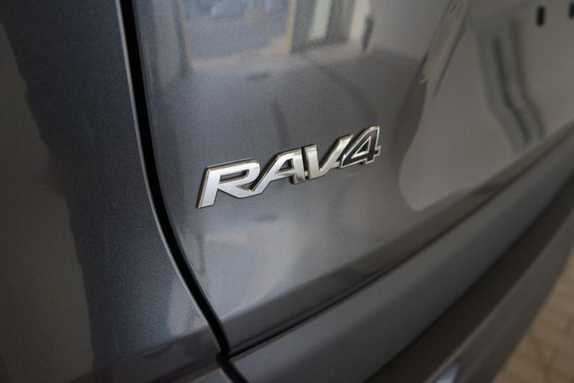 Thumbnail: 2020 Toyota RAV4 - 12