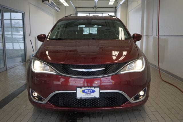 Thumbnail: 2017 Chrysler Pacifica - 17