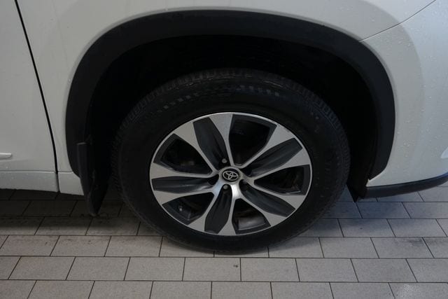 Thumbnail: 2021 Toyota Highlander - 15