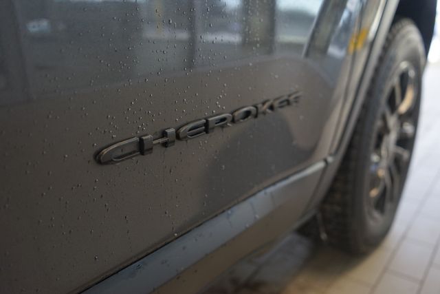 Thumbnail: 2021 Jeep Cherokee - 15