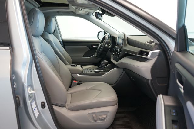 2021 Toyota Highlander XLE 31