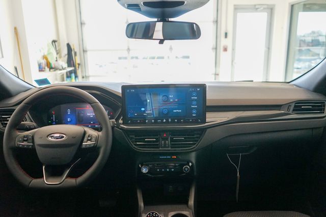 2025 Ford Escape ST-Line 30