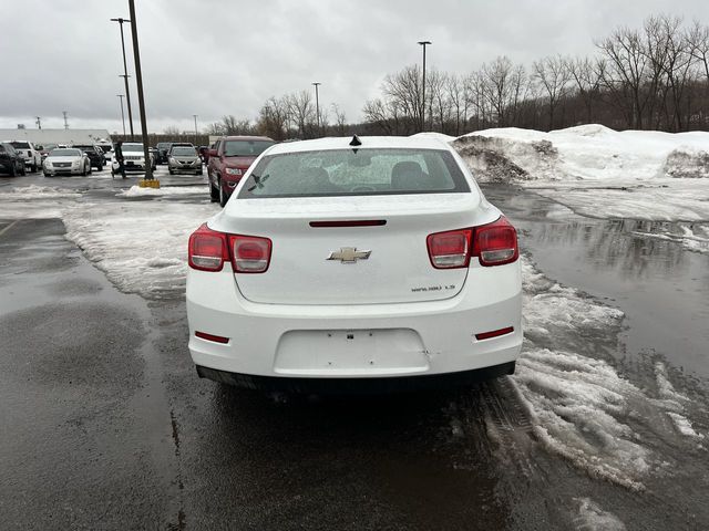 Thumbnail: 2015 Chevrolet Malibu - 14
