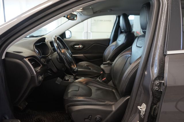 Thumbnail: 2021 Jeep Cherokee - 21