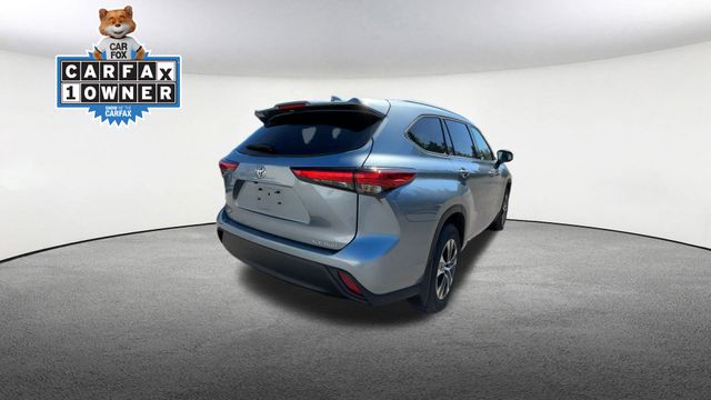 Thumbnail: 2022 Toyota Highlander - 8