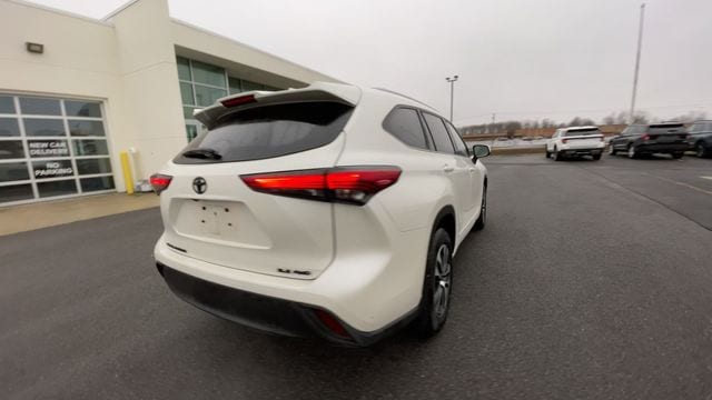 Thumbnail: 2021 Toyota Highlander - 9