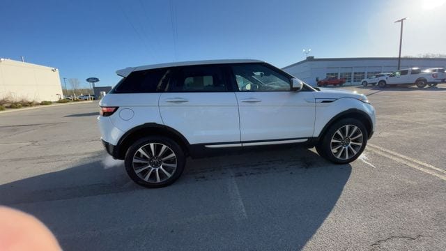 Thumbnail: 2017 Land Rover Range Rover Evoque - 9